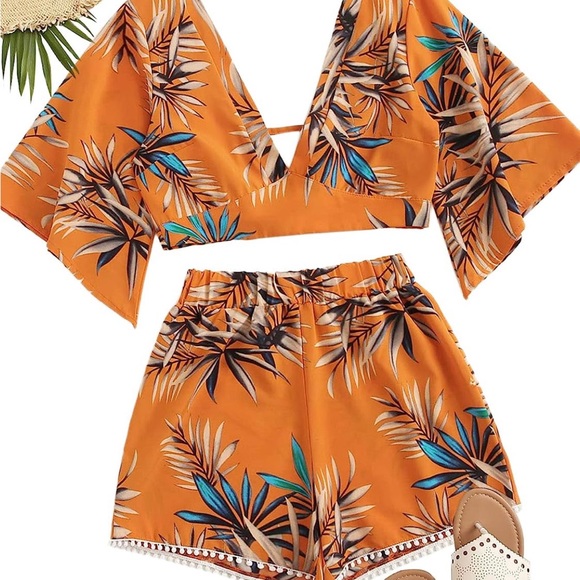 SweatyRocks Women's 2 Piece Butterfly Sleeve Knot Front Crop Top with Shorts Set - Picture 3 of 6